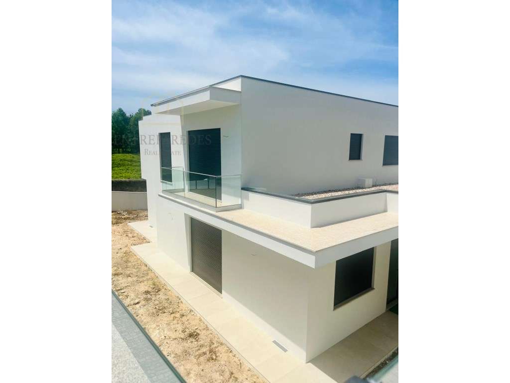 Moradia T3+1 NOVA para comprar, Santa Maria da Feira - Aveiro-23