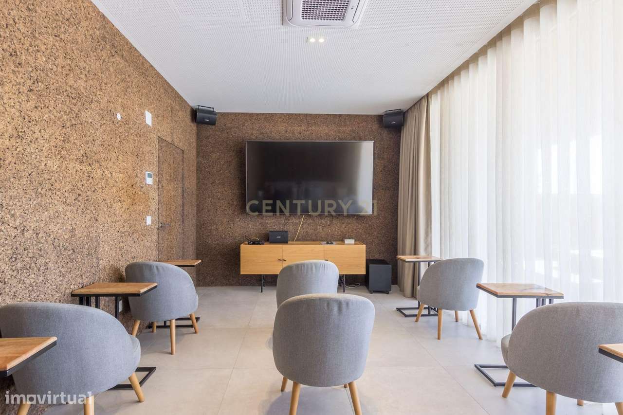 T4 em Condomínio Fechado com Vista Rio - Alcochete-8