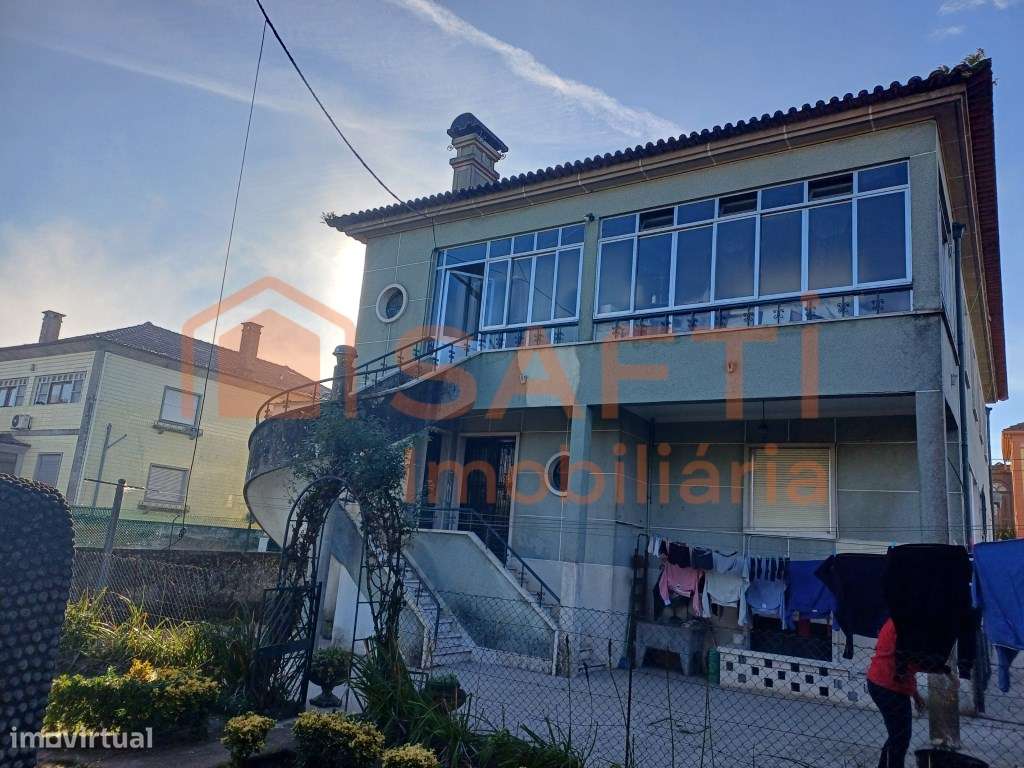 Moradia perto do porto - com excelente capacidade para criação de S... - Grande imagem: 2/13