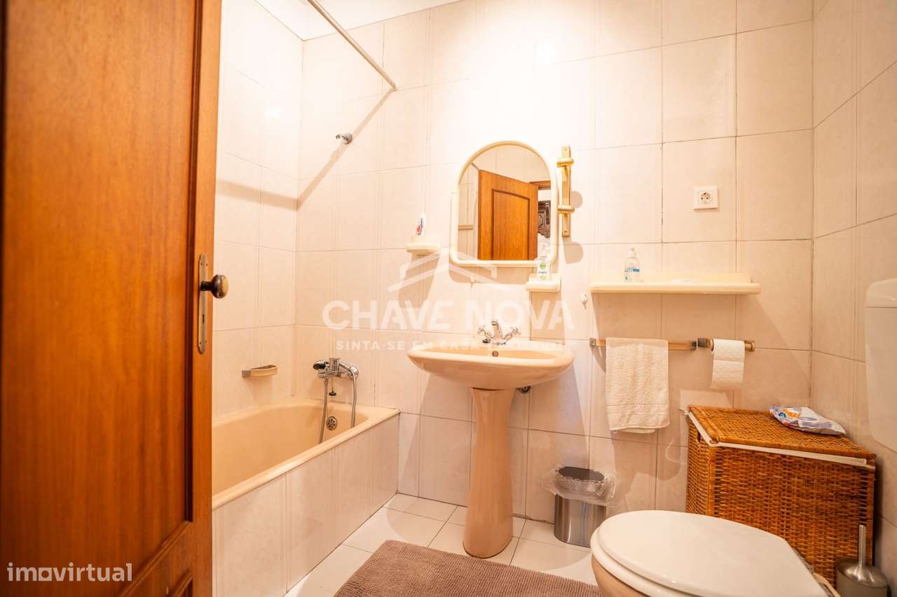 Apartamento T2  c/ Garagem, Varanda e Arrumos em Matosinhos-12
