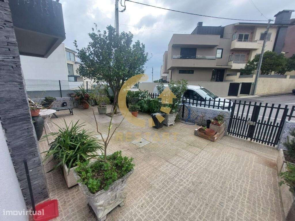 Moradia T4 geminada de 3 frentes em Baguim do Monte, Gondomar-9