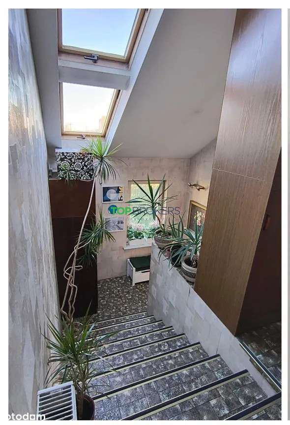 Przestronne 5 pokoi w spokojnej okolicy-9