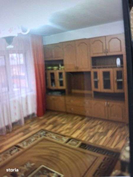 Inchiriez apartament doua camere - Imagine principală: 4/5