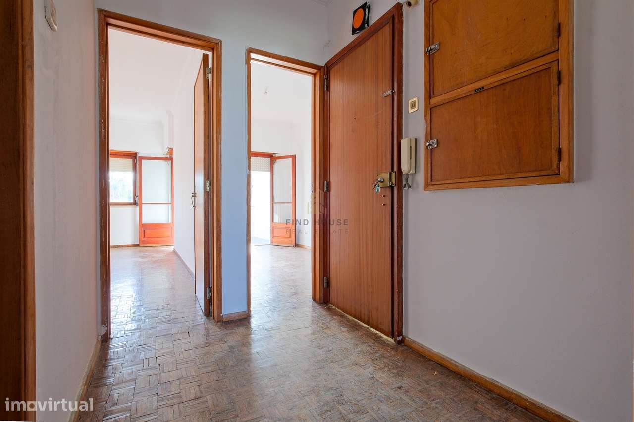 Apartamento T2 na zona da Figueirinha em Oeiras-0