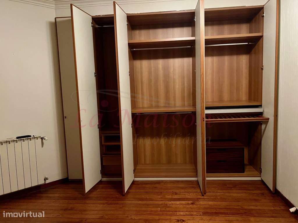 Moradia V4 Duplex no Centro de Loures-48