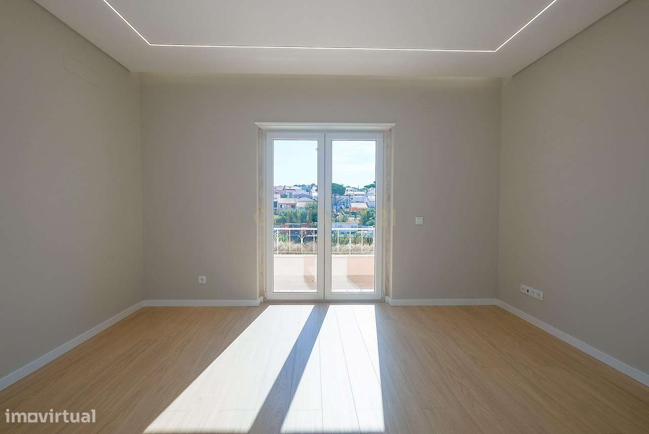 Apartamento T3 Totalmente Renovado | Estoril | Junto aos Salesianos-4