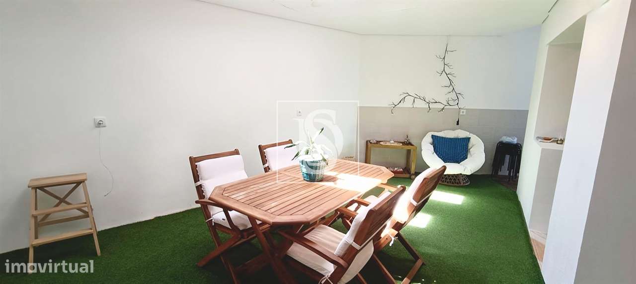 Andar Moradia, T2, Totalmente Renovado, junto à Praia (Lavra)-24