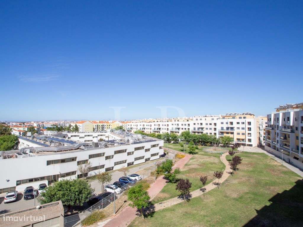 Apartamento T4 duplex com terraço e garagem no Montijo-49