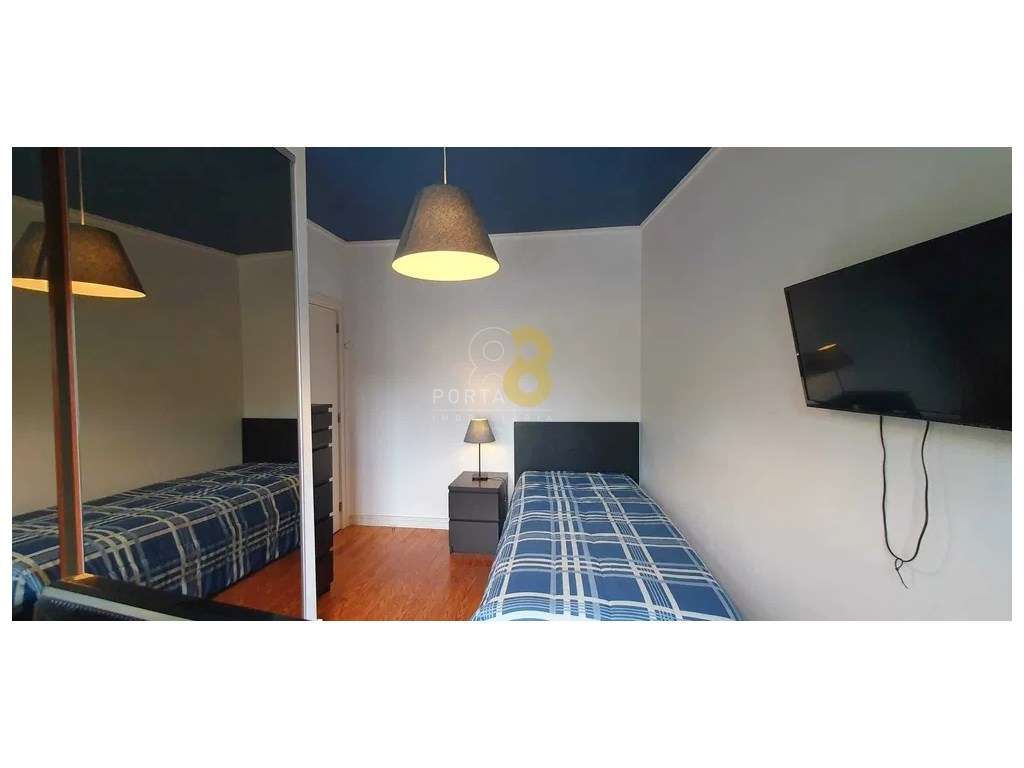 Moradia Bi-Familiar T4 + T2 com espaços exteriores | Viso, Porto-7