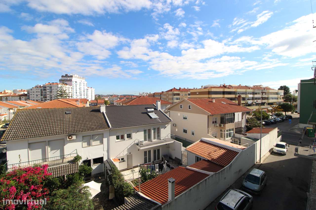 Apartamento T2 com varandas e ótima exposição solar-13