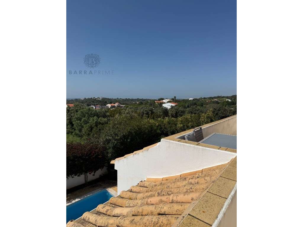 Moradia com 5 Quartos, Jardim e Piscina Privativa em Boliqueime - Grande imagem: 5/8