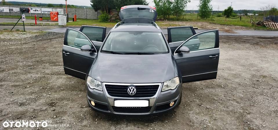 Volkswagen Passat - 1