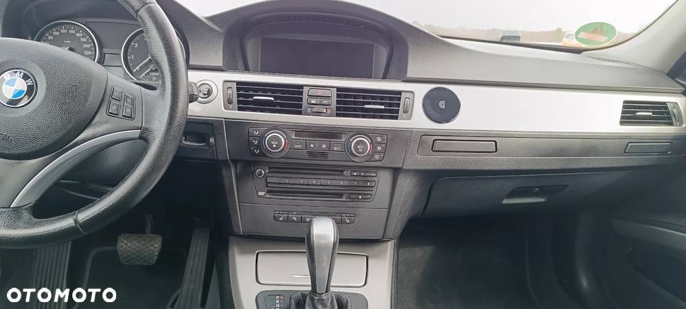 BMW Seria 3 325i Edition Sport - 14