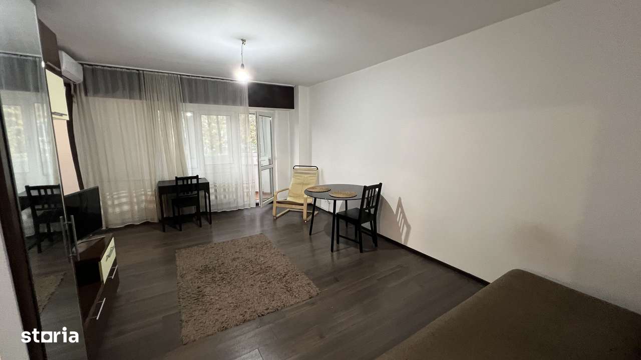 Garsoniera decomandata bloc 1986 Lujerului, Militari-1