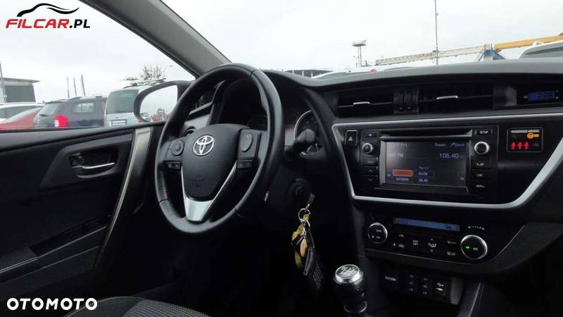 Toyota Auris 1.6 Premium + - 11