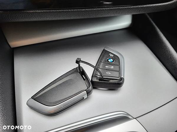 BMW Seria 5 520d - 23