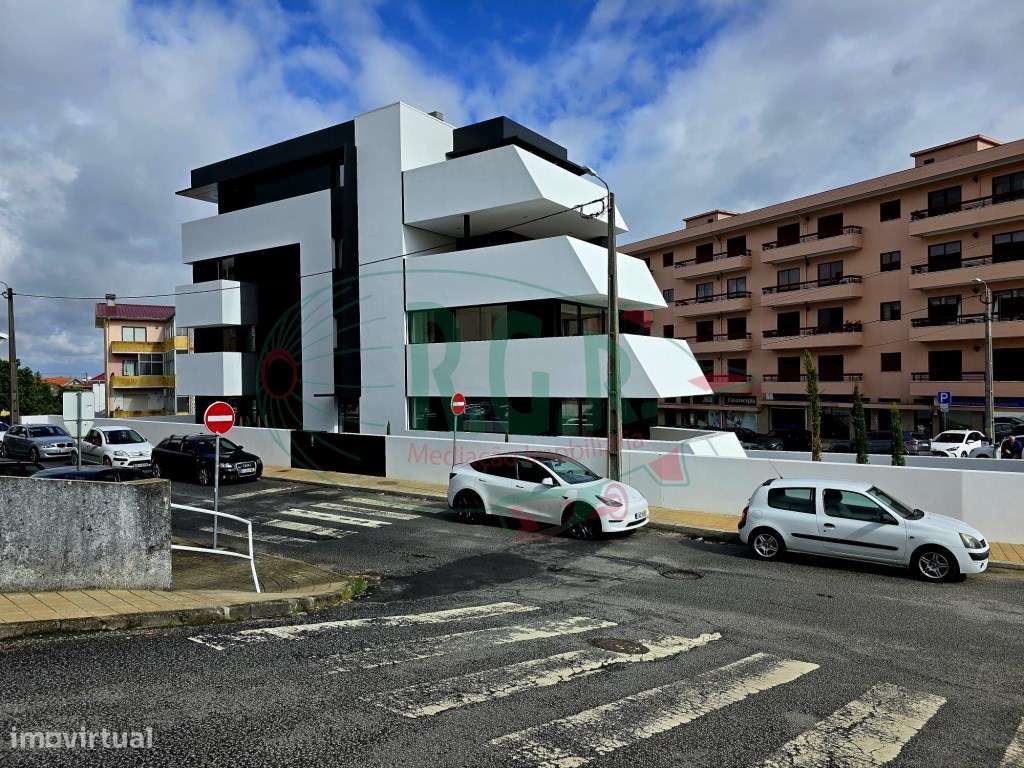 T4 Único no Piso | Terraço (48.40m2) | Box 2 Carros e Arrumos | SÃO...-26