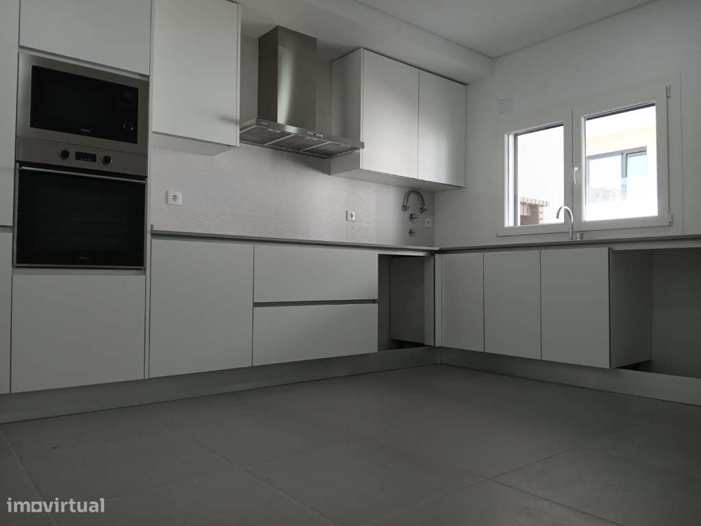 Moradia Nova em Fernão Ferro - Próximo ao Parque das Lagoas - Grande imagem: 3/27