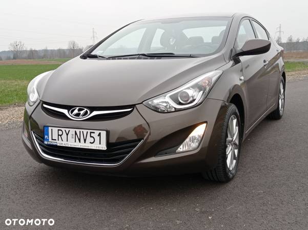 Hyundai Elantra 1.6 Comfort - 3