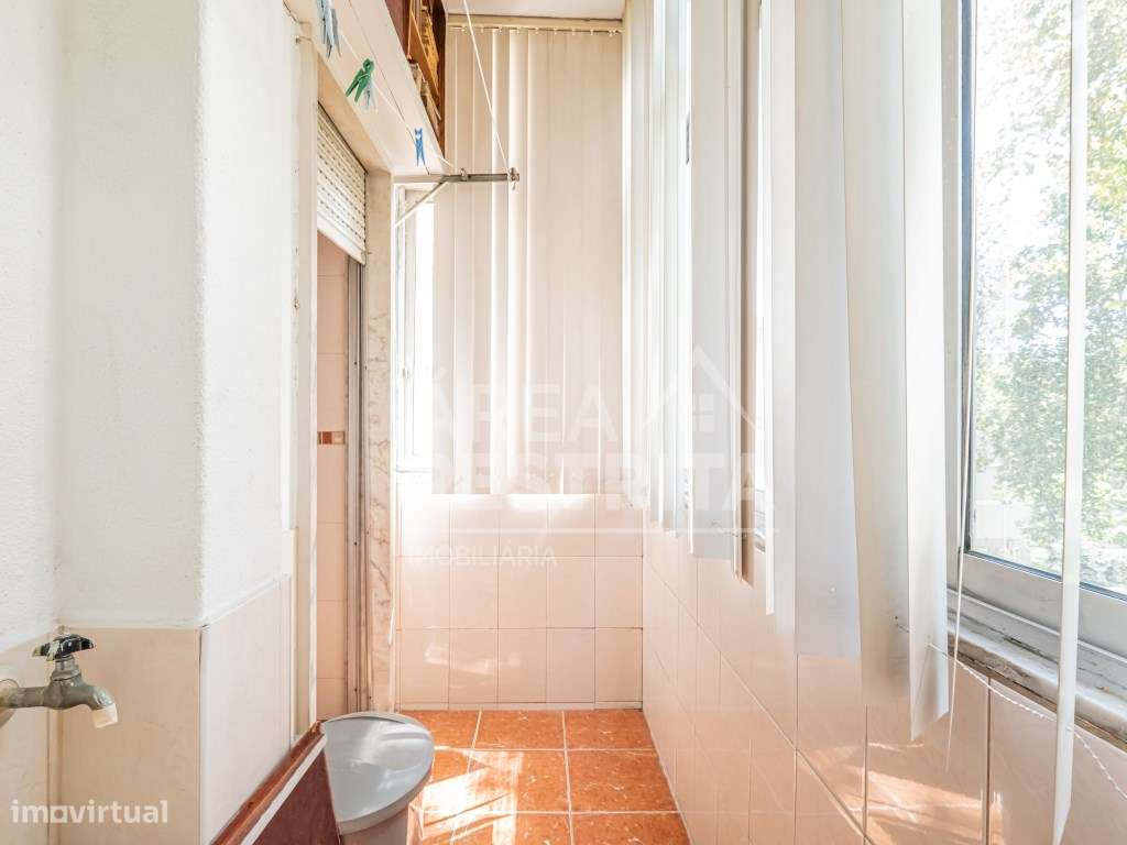 Excelente Apartamento T2 nas Paivas - Ótimo Potencial e Localização...-9