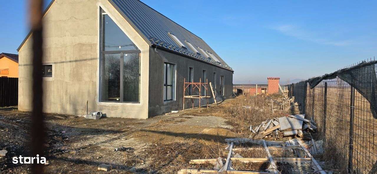 Casă spațioasă cu 5 camere, pasiva energetic-1