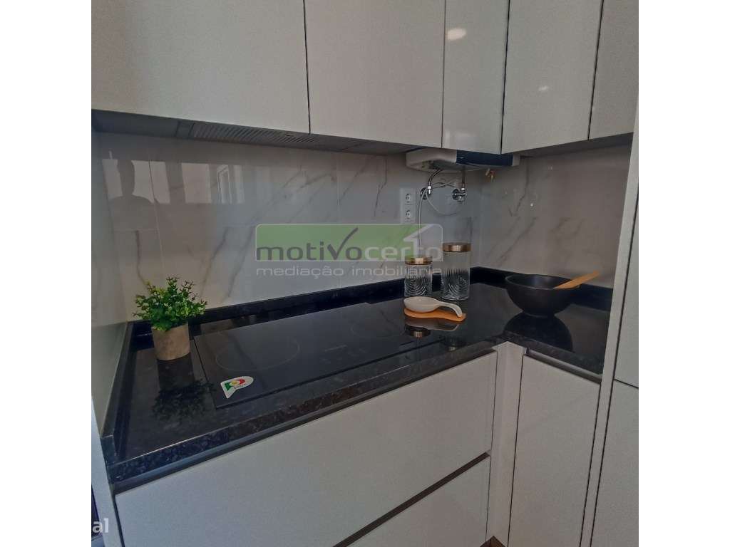 T2 Moderno e Totalmente Remodelado no Coração de Benfica com Arreca... - Grande imagem: 2/6