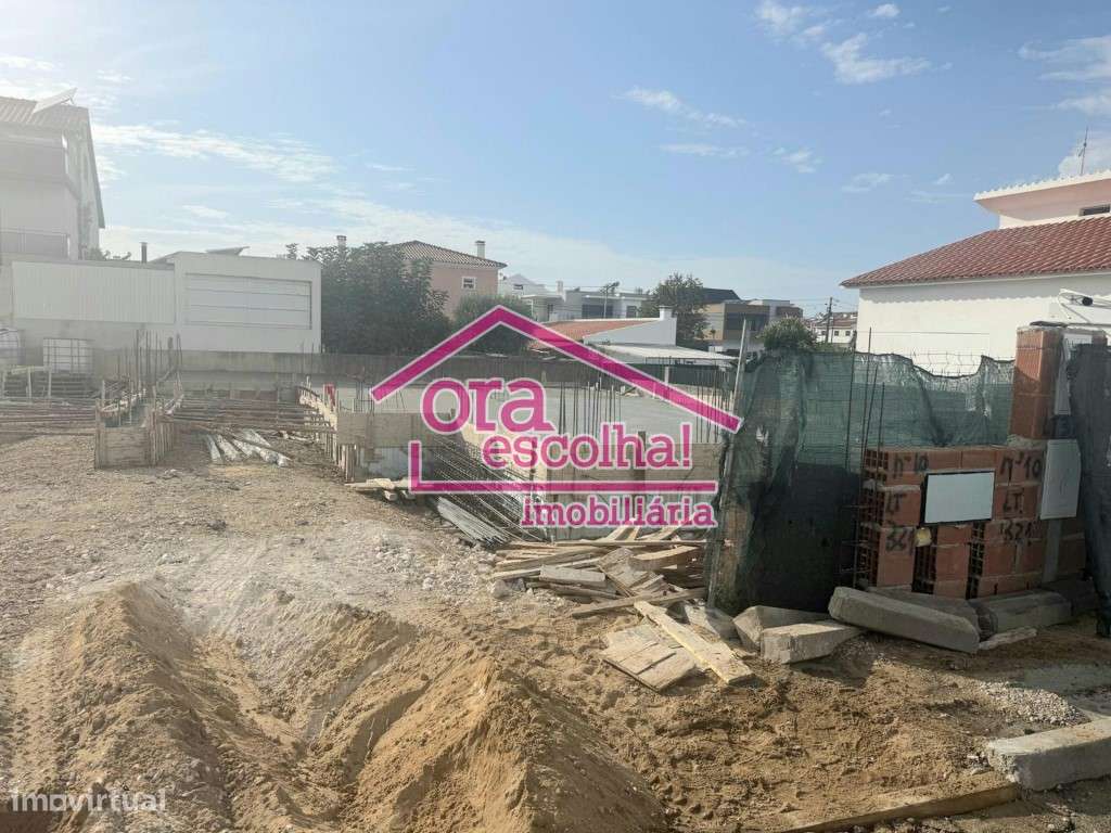 Moradia Térrea isolada com PISCINA e GARAGEM em Fernão Ferro! - Grande imagem: 4/5