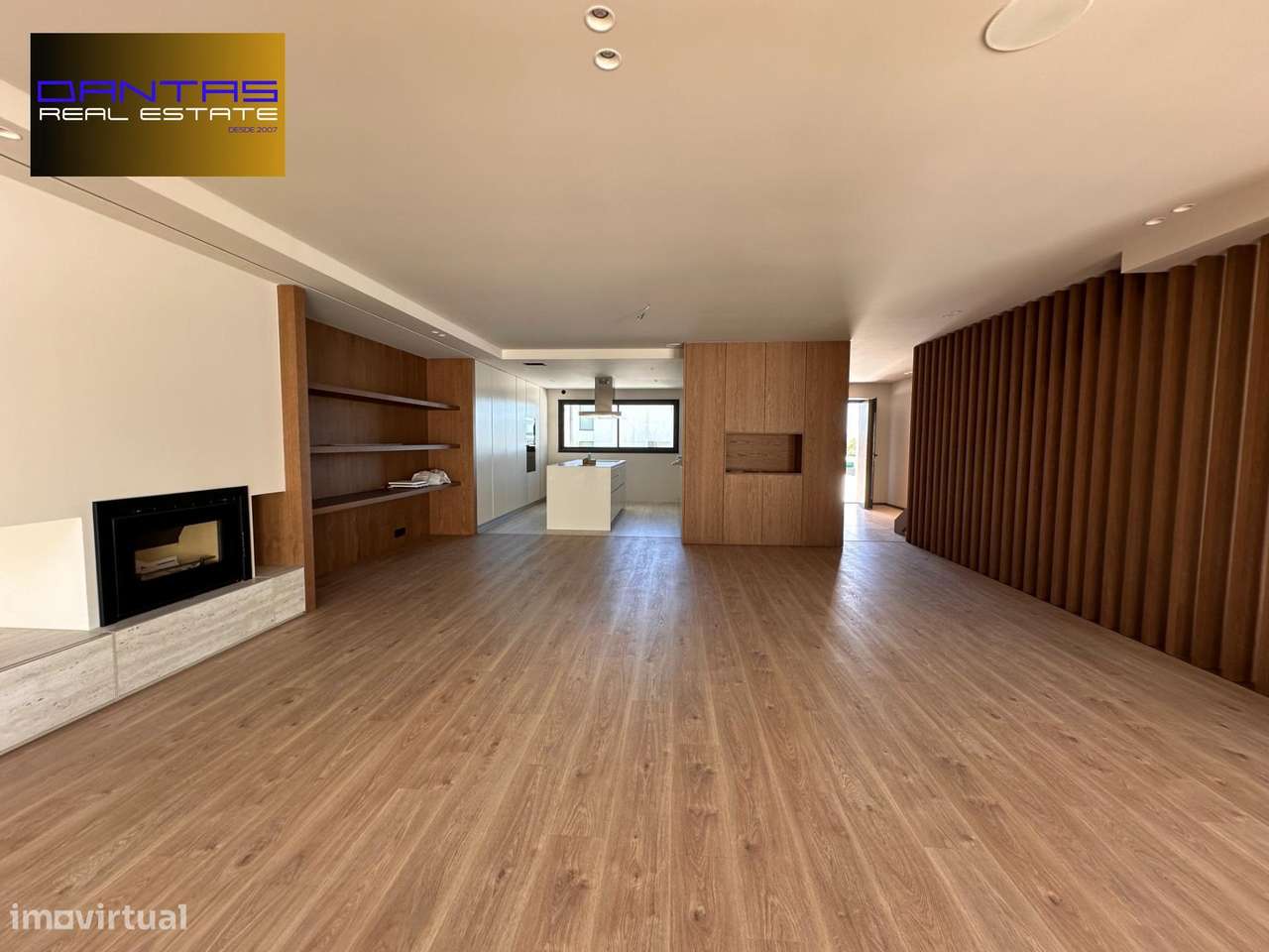 Gaveto T4 já com a estrutura concluída, lote 400m2-32