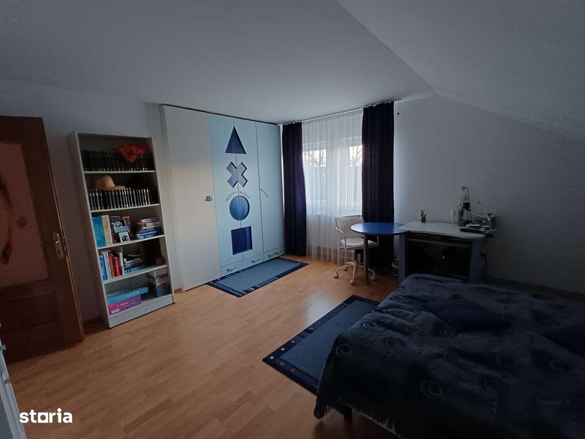 Casa de vanzare Codlea 299.00 euro - 7 camere,300 mp -  834 mp curte.-2