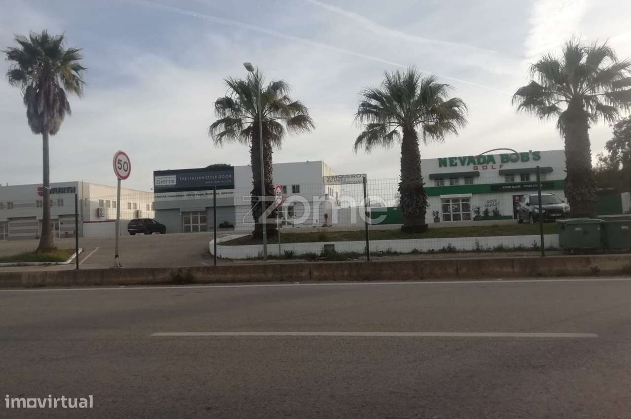 Armazéns e escritórios - Quarteira - Loulé - Grande imagem: 3/26