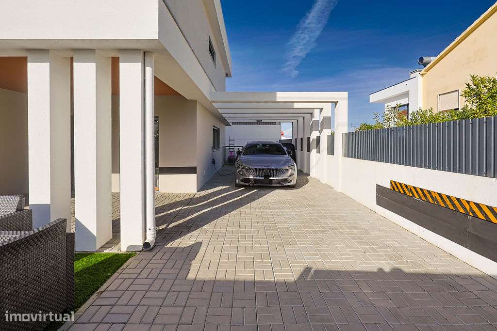 Moradia T4 com jardim, Fernão Ferro-7