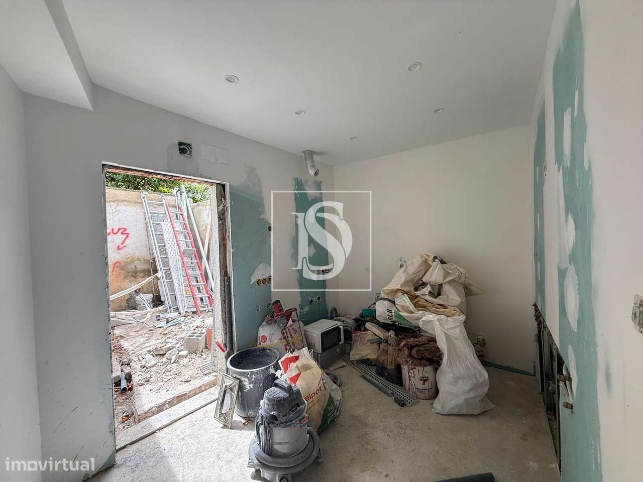 ✨ Moradia T3 Totalmente Renovada no Centro de Santarém ✨-10