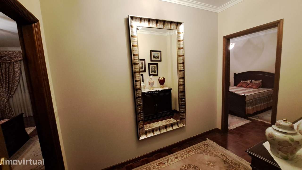 Moradia T6 Exclusiva com terreno de cerca 4.000 m² e Piscina Privada e-34