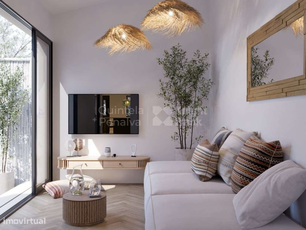 Moradia independente T6 com espaço exterior no centro de Belas - Grande imagem: 4/15