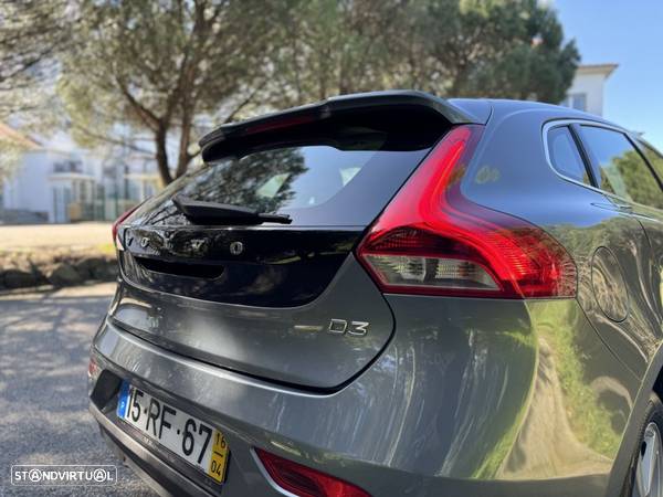 Volvo V40 2.0 D3 Momentum Geartronic - 12