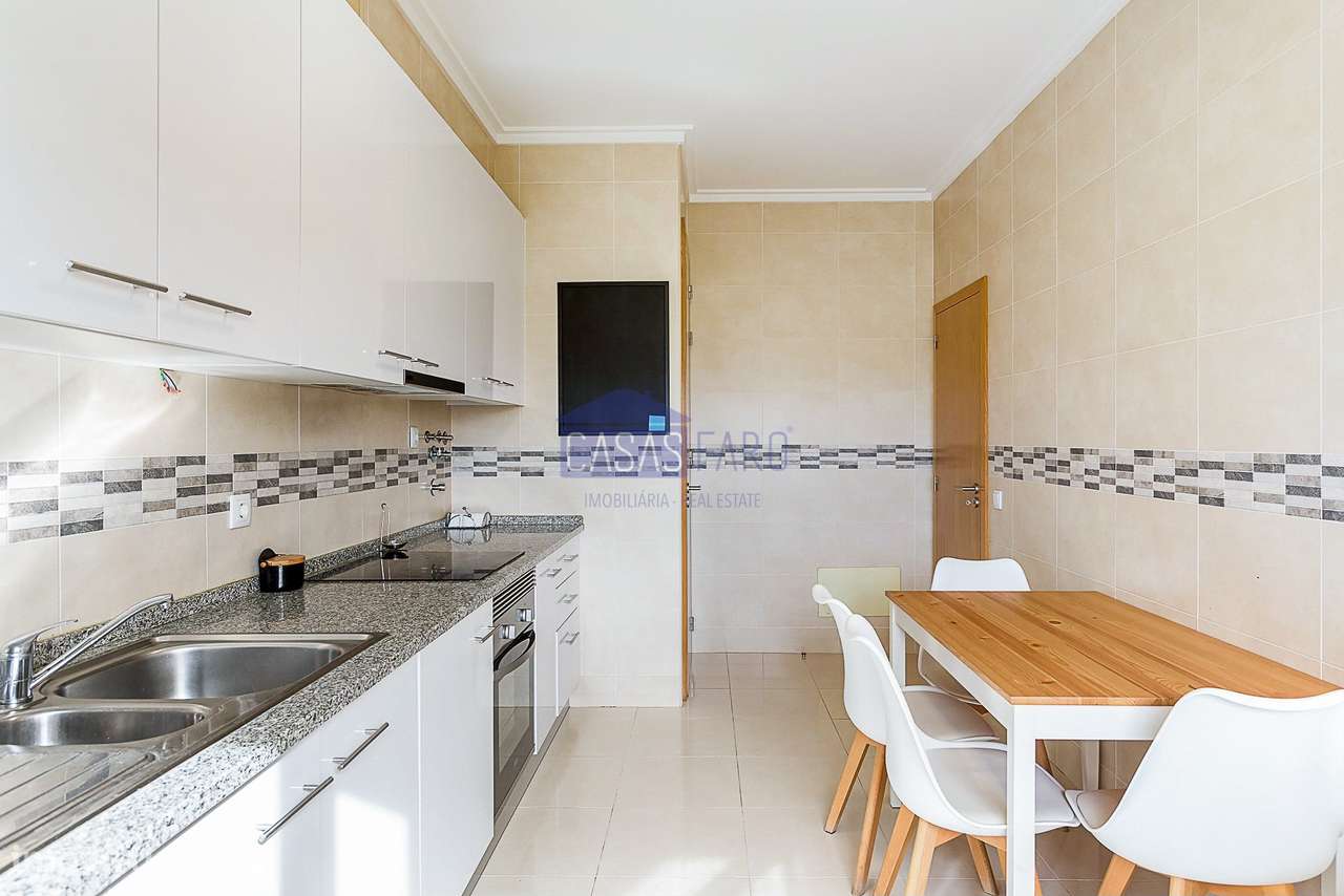 Apartamento T3 semi-novo nos arredores de Olhão na Zona Alta com estac - Grande imagem: 5/29