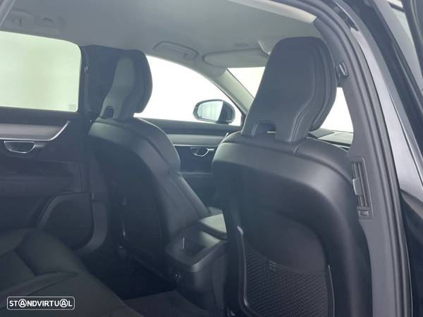 Volvo V90 2.0 B4 Momentum Plus Geartronic - 29