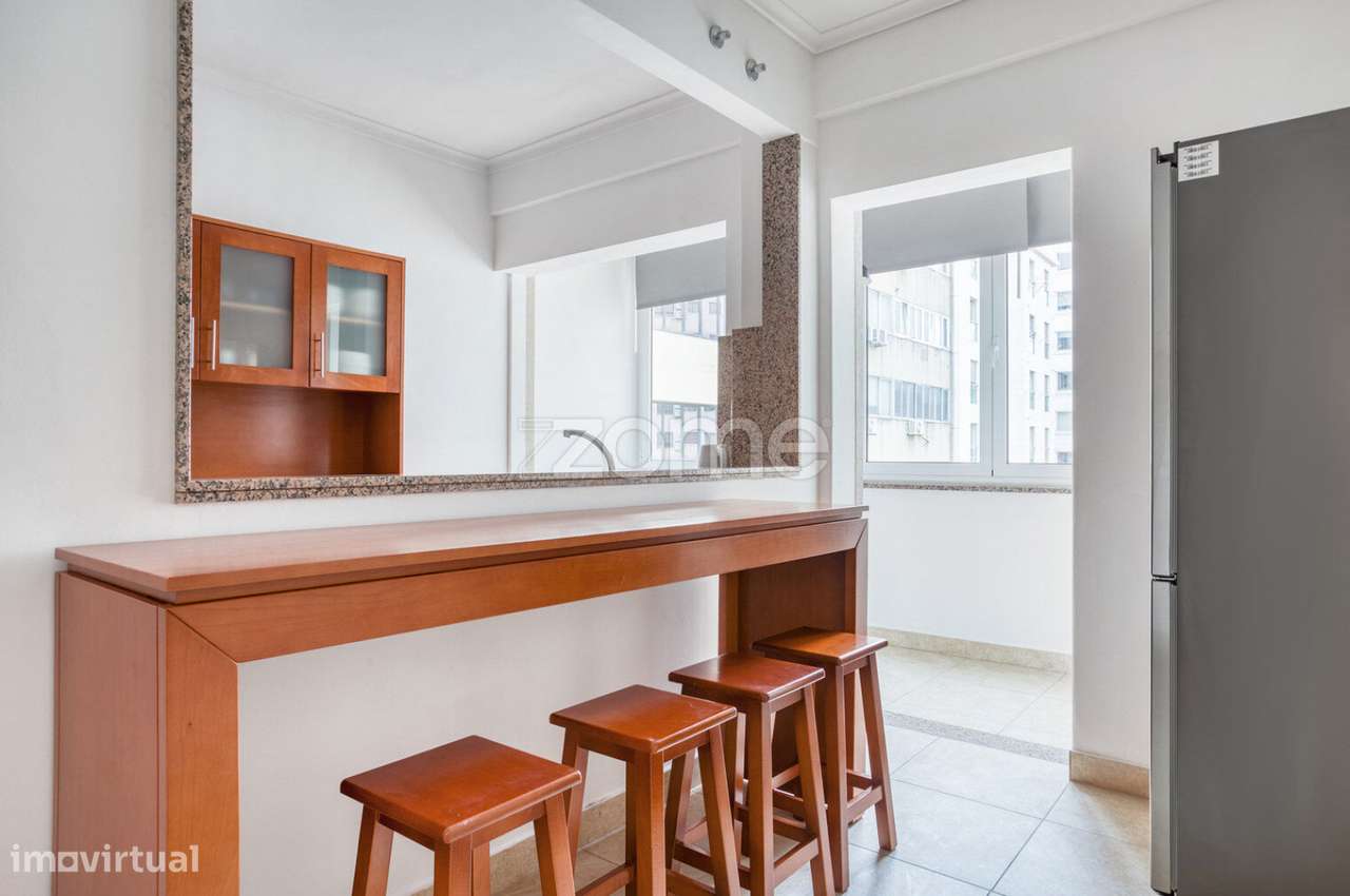 Apt T3 totalmente renovado no centro de Lisboa, junto à Gulbenkian-49