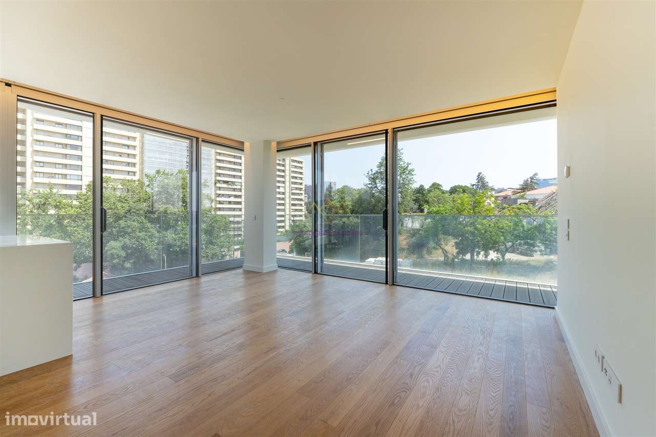 Modernidade e Conforto em Lisboa – T2 com grandes Varandas em Condomín - Grande imagem: 2/48