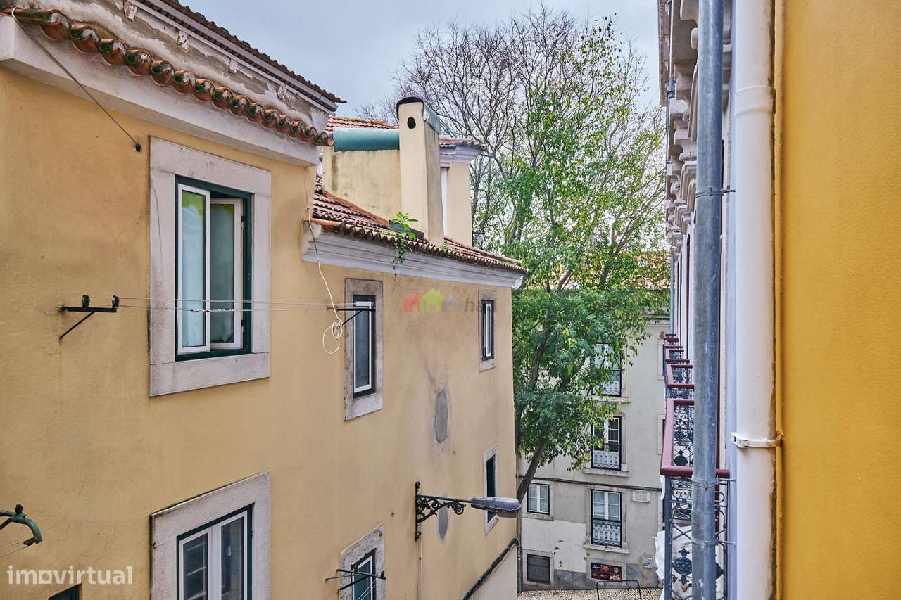 Apartamento T2 remodelado em Lisboa-17