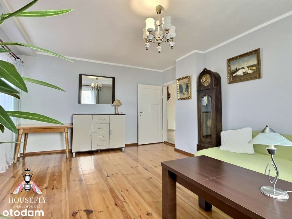 Niezależna część domu z garażem i własną działką-9