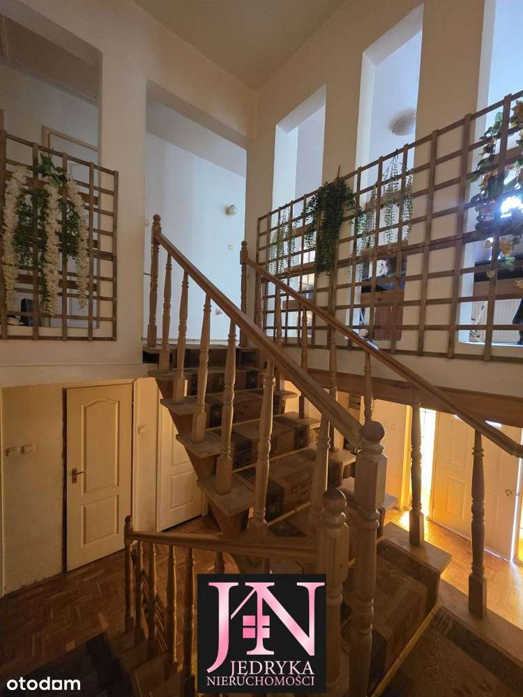 Dom wolnostojący z garażem na 17 arowej działce z-8