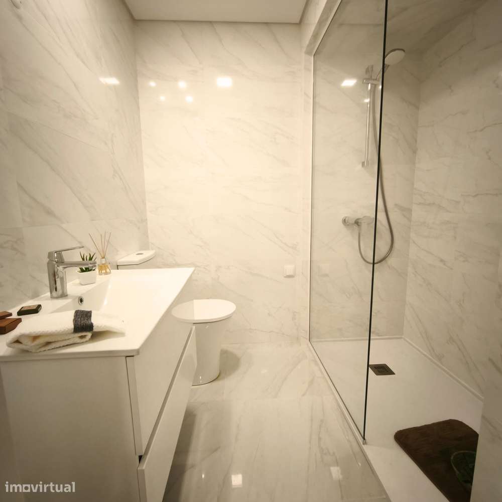 Apartamento T3 de Luxo e Modernidade no Coração de Benfica com Vista p-18