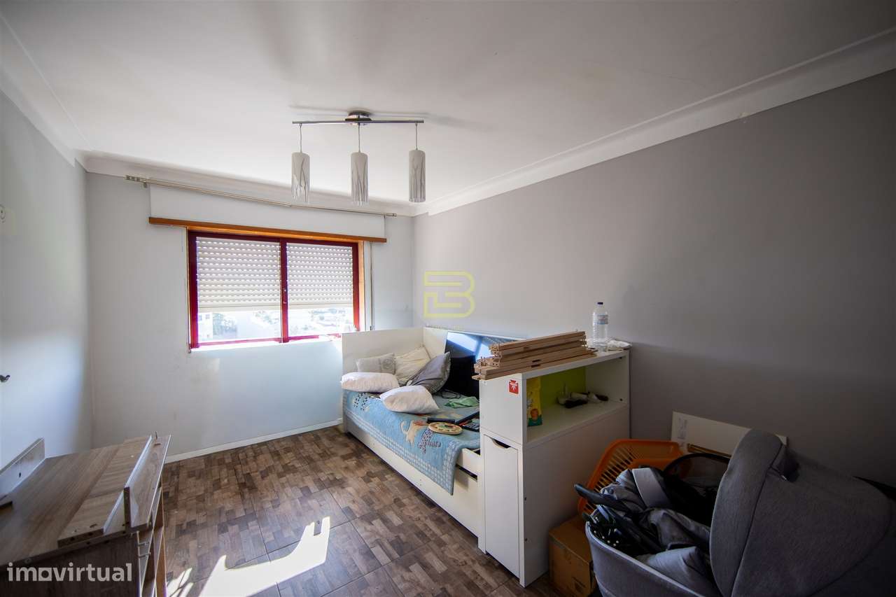 T2 com 2 frentes, varanda em Santegãos, Rio Tinto, situado no 2.º anda-7