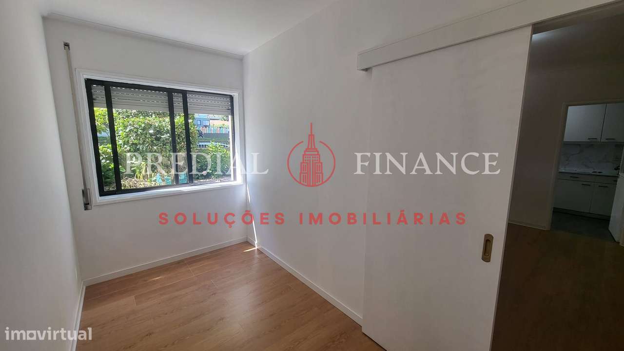 T1+1 com garagem fechada em condomínio tranquilo – Circunvalação (Senh-5