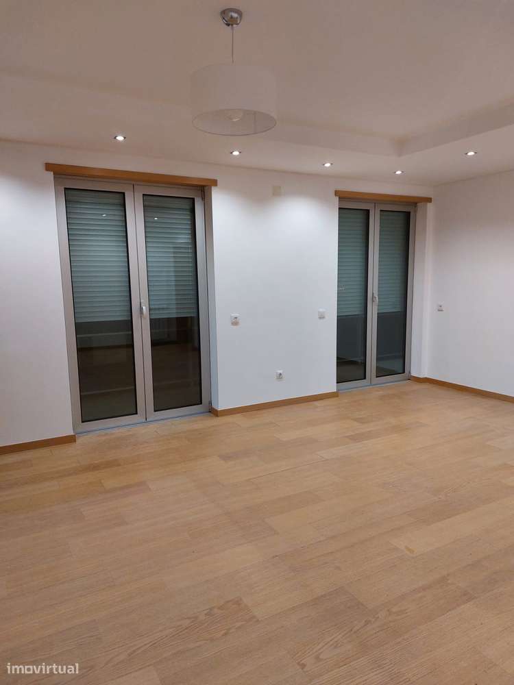 Vende-se T1 com garagem Pinhal Marrocos / Vale das Flores - Grande imagem: 3/11