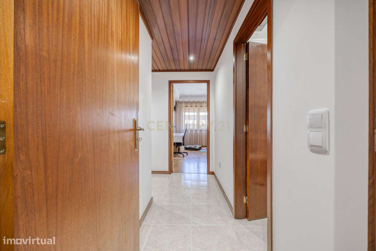 Apartamento T3 com varanda e Box fechada-13
