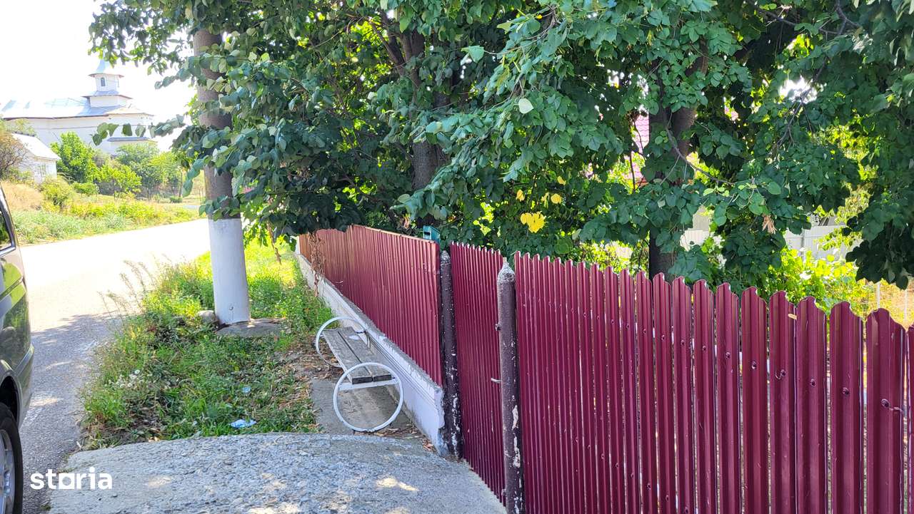 Casă de vânzare în mediul rural – liniște, natură și confort-16