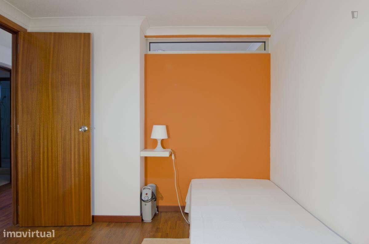 Quarto - localizado em Anjos Lisbon - Grande imagem: 4/26