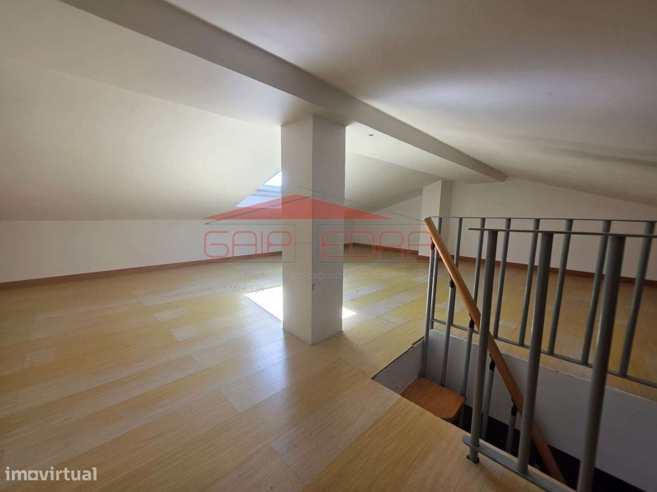 Moradia de excelentes áreas em Atouguia da Baleia Peniche-13